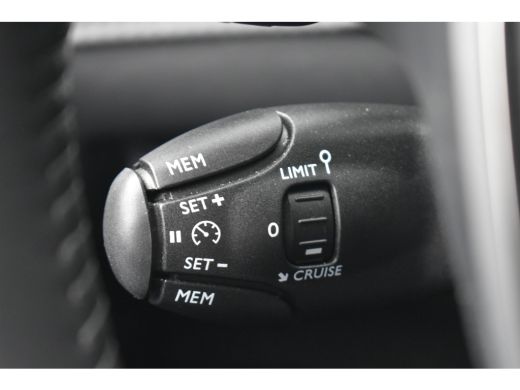 Peugeot 2008 1.2 Hybrid 136 Allure | Navigatie by App | Parkeersensoren | Full-LED | Cruise Control | Climate ... ActivLease financial lease