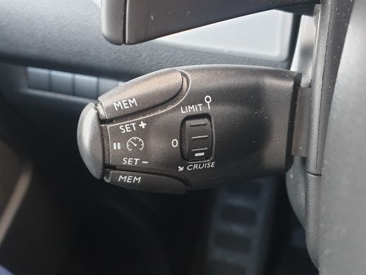 Peugeot Expert 2.0 BlueHDI 180 S&S L3 | 2 zitplaatsen rechtsvoor | Achterklep met ruit | Bluetooth telefoonvoorb... ActivLease financial lease