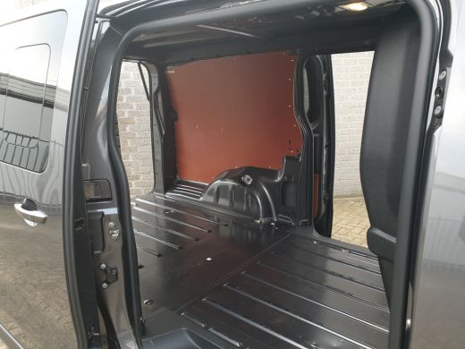 Peugeot Expert 2.0 BlueHDI 180 S&S L3 | 2 zitplaatsen rechtsvoor | Achterklep met ruit | Bluetooth telefoonvoorb... ActivLease financial lease