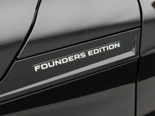 Skoda Enyaq iV 80 Founders Edition Black 204 Pk | 360° Camera | Panorama Dak | Trekhaak | Carplay | Full LED | E... ActivLease financial lease