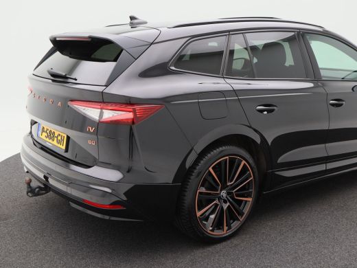 Skoda Enyaq iV 80 Founders Edition Black 204 Pk | 360° Camera | Panorama Dak | Trekhaak | Carplay | Full LED | E... ActivLease financial lease