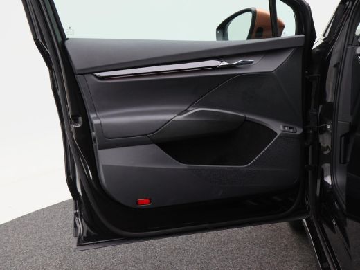 Skoda Enyaq iV 80 Founders Edition Black 204 Pk | 360° Camera | Panorama Dak | Trekhaak | Carplay | Full LED | E... ActivLease financial lease