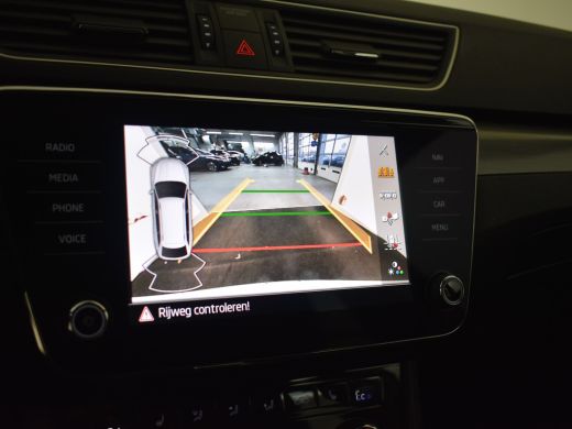 Skoda Superb Combi Style iV 218pk | Elektrische stoelen met memory | App Connect l Elektr. Achterklep | Camera... ActivLease financial lease