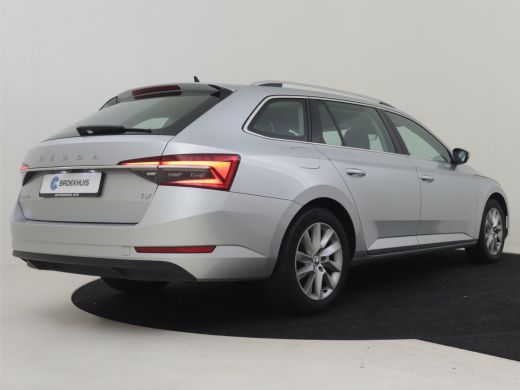 Skoda Superb Combi Style iV 218pk | Elektrische stoelen met memory | App Connect l Elektr. Achterklep | Camera... ActivLease financial lease