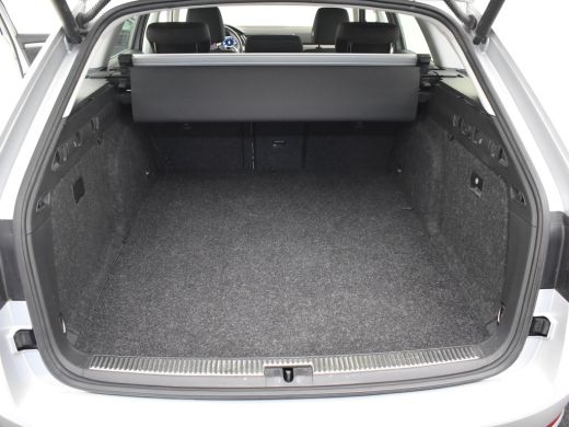 Skoda Superb Combi Style iV 218pk | Elektrische stoelen met memory | App Connect l Elektr. Achterklep | Camera... ActivLease financial lease