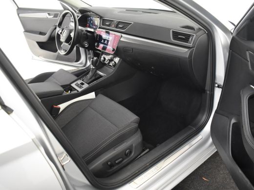 Skoda Superb Combi Style iV 218pk | Elektrische stoelen met memory | App Connect l Elektr. Achterklep | Camera... ActivLease financial lease
