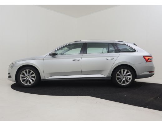 Skoda Superb Combi Style iV 218pk | Elektrische stoelen met memory | App Connect l Elektr. Achterklep | Camera... ActivLease financial lease