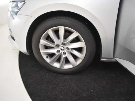 Skoda Superb Combi Style iV 218pk | Elektrische stoelen met memory | App Connect l Elektr. Achterklep | Camera... ActivLease financial lease