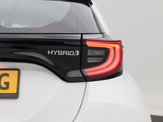 Toyota Yaris 1.5 Hybrid 115 Pk Automaat Dynamic | 16 inch velgen | Cruise Control | Stoelverwarming | Climate ... ActivLease financial lease