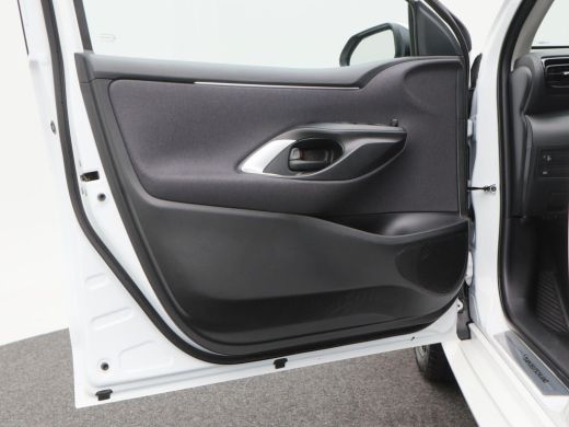 Toyota Yaris 1.5 Hybrid 115 Pk Automaat Dynamic | 16 inch velgen | Cruise Control | Stoelverwarming | Climate ... ActivLease financial lease