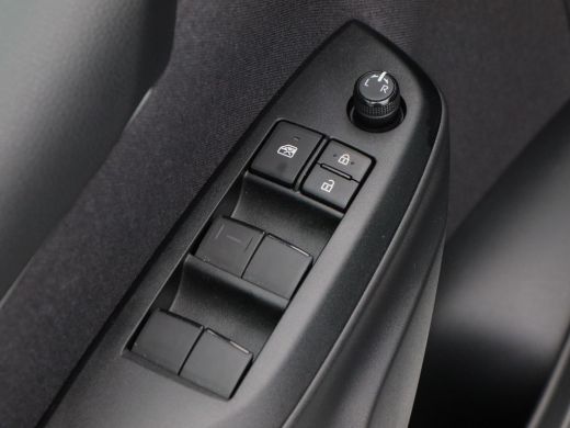 Toyota Yaris 1.5 Hybrid 115 Pk Automaat Dynamic | 16 inch velgen | Cruise Control | Stoelverwarming | Climate ... ActivLease financial lease