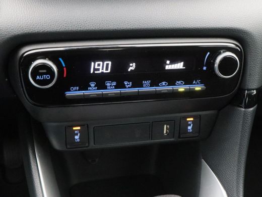 Toyota Yaris 1.5 Hybrid 115 Pk Automaat Dynamic | 16 inch velgen | Cruise Control | Stoelverwarming | Climate ... ActivLease financial lease