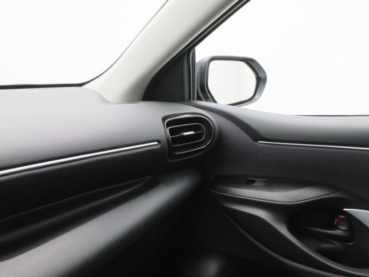 Toyota Yaris 1.5 Hybrid 115 Pk Automaat Dynamic | 16 inch velgen | Cruise Control | Stoelverwarming | Climate ... ActivLease financial lease