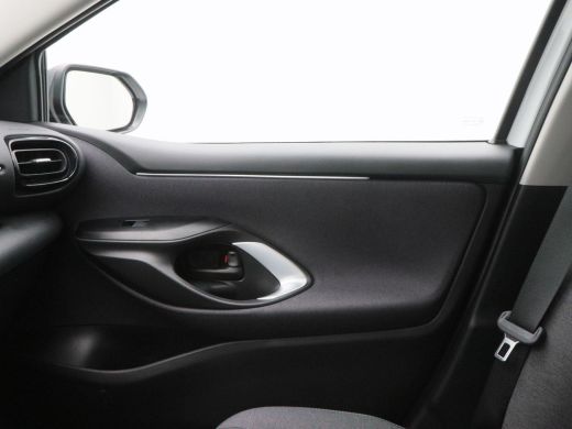 Toyota Yaris 1.5 Hybrid 115 Pk Automaat Dynamic | 16 inch velgen | Cruise Control | Stoelverwarming | Climate ... ActivLease financial lease