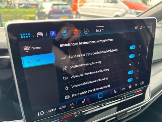 Volkswagen Golf 1.5 eTSI R-Line Edition | 150 pk | Pano Dak | Trekhaak | Head Up | Automaat | ActivLease financial lease