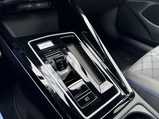 Volkswagen Golf 1.5 eTSI R-Line Edition | 150 pk | Pano Dak | Trekhaak | Head Up | Automaat | ActivLease financial lease