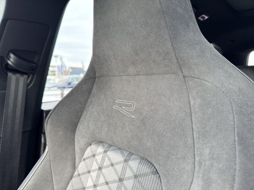 Volkswagen Golf 1.5 eTSI R-Line Edition | 150 pk | Pano Dak | Trekhaak | Head Up | Automaat | ActivLease financial lease