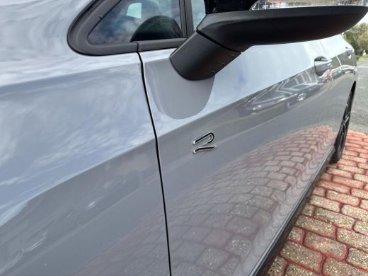 Volkswagen Golf 1.5 eTSI R-Line Edition | 150 pk | Pano Dak | Trekhaak | Head Up | Automaat | ActivLease financial lease