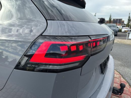 Volkswagen Golf 1.5 eTSI R-Line Edition | 150 pk | Pano Dak | Trekhaak | Head Up | Automaat | ActivLease financial lease