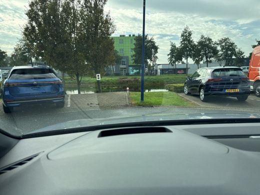 Volkswagen Golf 1.5 eTSI R-Line Edition | 150 pk | Pano Dak | Trekhaak | Head Up | Automaat | ActivLease financial lease