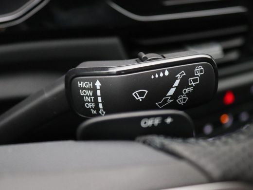 Volkswagen T-Roc 1.5 TSI R-Line Business 150PK DSG Trekhaak, Pano-Schuifdak, 19" LM Velgen, Black Style, LED-Matri... ActivLease financial lease