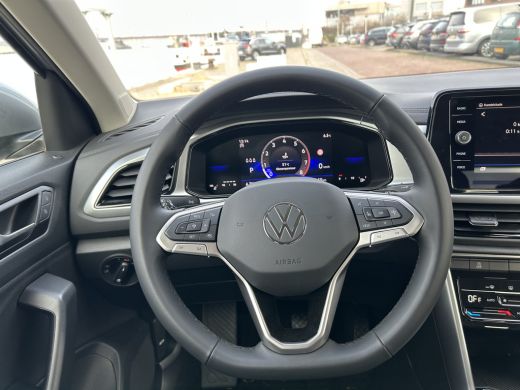 Volkswagen T-Roc Life Edition 1.5 TSI 110 kW / 150 PK SUV 7 versn. DSG | Uit voorraad leverbaar | Multimediapakket... ActivLease financial lease