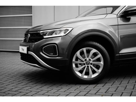 Volkswagen T-Roc Life Edition | 'App-Connect' draadloze smartphone integratie | 'App-Connect' smartphone integrati... ActivLease financial lease