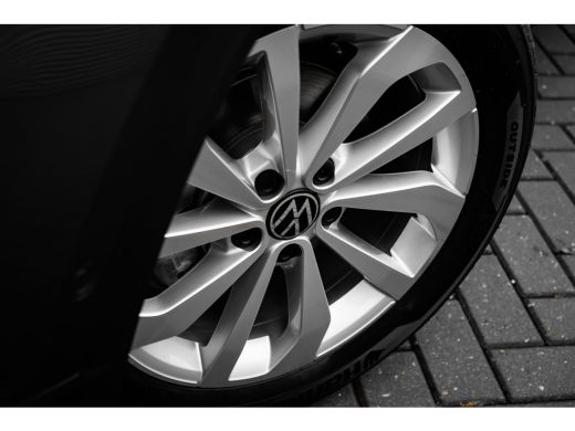 Volkswagen T-Roc Life Edition | 'App-Connect' draadloze smartphone integratie | 'App-Connect' smartphone integrati... ActivLease financial lease