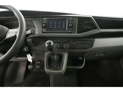 Volkswagen Transporter 2.0 TDI L2H1 | DC | Airco | Carplay | Trekh. | Cruise | Parkeersens. ActivLease financial lease