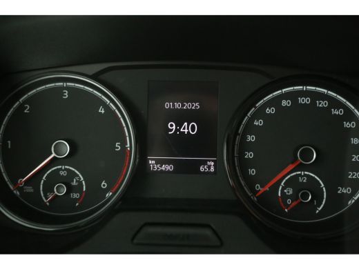 Volkswagen Transporter 2.0 TDI L2H1 | DC | Airco | Carplay | Trekh. | Cruise | Parkeersens. ActivLease financial lease