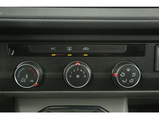 Volkswagen Transporter 2.0 TDI L2H1 | DC | Airco | Carplay | Trekh. | Cruise | Parkeersens. ActivLease financial lease