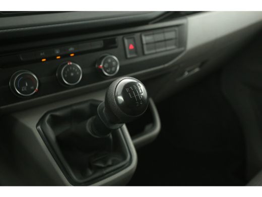 Volkswagen Transporter 2.0 TDI L2H1 | DC | Airco | Carplay | Trekh. | Cruise | Parkeersens. ActivLease financial lease