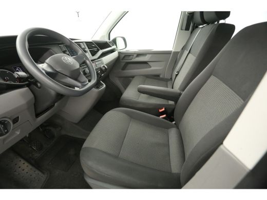 Volkswagen Transporter 2.0 TDI L2H1 | DC | Airco | Carplay | Trekh. | Cruise | Parkeersens. ActivLease financial lease