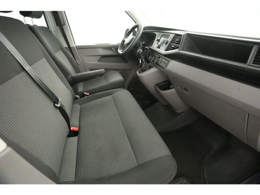 Volkswagen Transporter 2.0 TDI L2H1 | DC | Airco | Carplay | Trekh. | Cruise | Parkeersens. ActivLease financial lease