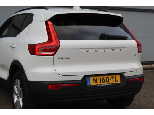 Volvo  XC40 1.5 T2 Momentum Core Aut. | Trekhaak | Climate & Cruise C. | Camera | CarPlay | LED | 17" LMV| PD... ActivLease financial lease