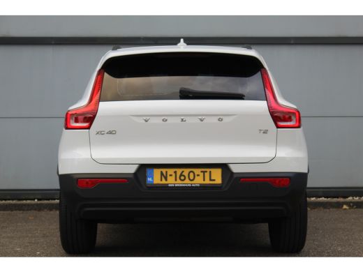 Volvo  XC40 1.5 T2 Momentum Core Aut. | Trekhaak | Climate & Cruise C. | Camera | CarPlay | LED | 17" LMV| PD... ActivLease financial lease