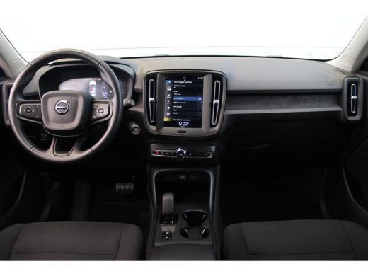 Volvo  XC40 1.5 T2 Momentum Core Aut. | Trekhaak | Climate & Cruise C. | Camera | CarPlay | LED | 17" LMV| PD... ActivLease financial lease