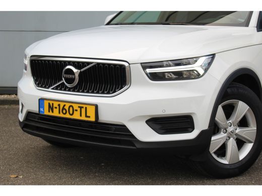 Volvo  XC40 1.5 T2 Momentum Core Aut. | Trekhaak | Climate & Cruise C. | Camera | CarPlay | LED | 17" LMV| PD... ActivLease financial lease
