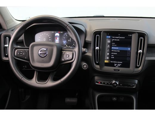 Volvo  XC40 1.5 T2 Momentum Core Aut. | Trekhaak | Climate & Cruise C. | Camera | CarPlay | LED | 17" LMV| PD... ActivLease financial lease