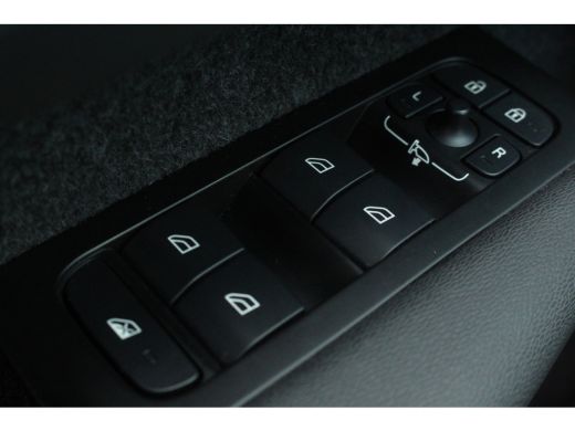 Volvo  XC40 1.5 T2 Momentum Core Aut. | Trekhaak | Climate & Cruise C. | Camera | CarPlay | LED | 17" LMV| PD... ActivLease financial lease