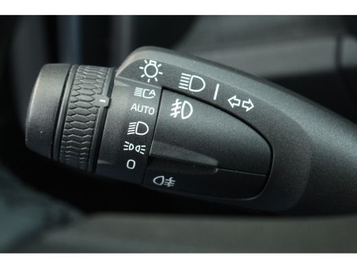 Volvo  XC40 1.5 T2 Momentum Core Aut. | Trekhaak | Climate & Cruise C. | Camera | CarPlay | LED | 17" LMV| PD... ActivLease financial lease