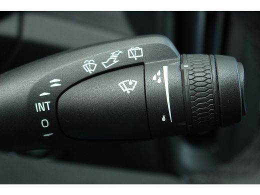 Volvo  XC40 1.5 T2 Momentum Core Aut. | Trekhaak | Climate & Cruise C. | Camera | CarPlay | LED | 17" LMV| PD... ActivLease financial lease