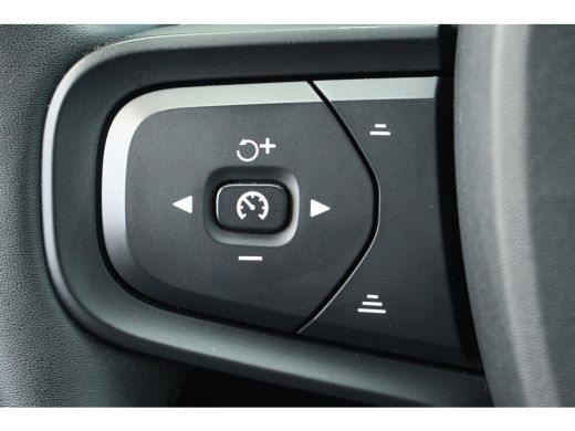 Volvo  XC40 1.5 T2 Momentum Core Aut. | Trekhaak | Climate & Cruise C. | Camera | CarPlay | LED | 17" LMV| PD... ActivLease financial lease