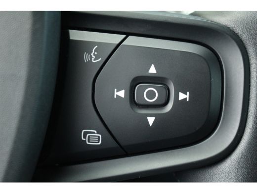 Volvo  XC40 1.5 T2 Momentum Core Aut. | Trekhaak | Climate & Cruise C. | Camera | CarPlay | LED | 17" LMV| PD... ActivLease financial lease