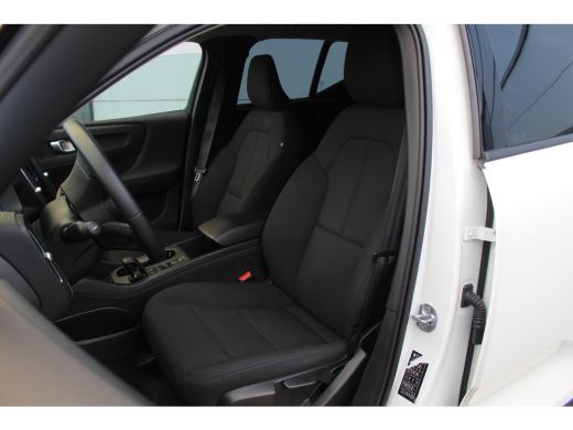 Volvo  XC40 1.5 T2 Momentum Core Aut. | Trekhaak | Climate & Cruise C. | Camera | CarPlay | LED | 17" LMV| PD... ActivLease financial lease