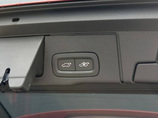 Volvo  XC60 2.0 T8 Plug-in hybrid AWD Ultra Dark Heico Sportiv | Actief Sportuitlaatsysteem | Luchtvering | H... ActivLease financial lease