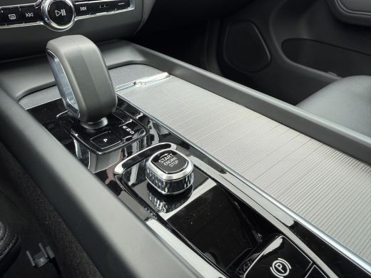 Volvo  XC60 T6 Plug-in hybrid AWD Plus Dark | Trekhaak | 360 Camera | Panoramadak | Elektrische Voorstoelen v... ActivLease financial lease