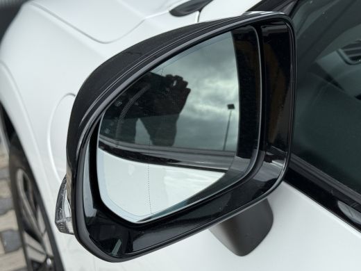 Volvo  XC60 T6 Plug-in hybrid AWD Plus Dark | Trekhaak | 360 Camera | Panoramadak | Elektrische Voorstoelen v... ActivLease financial lease