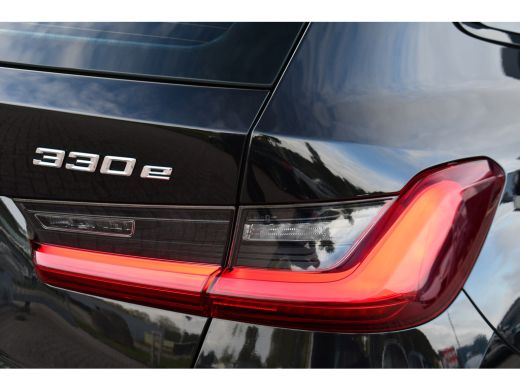 BMW 3 Serie Touring 330e M-Sport Pano HUD El-zetels laser-LED Camera ActivLease financial lease