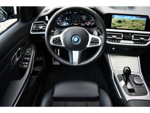 BMW 3 Serie Touring 330e M-Sport Pano HUD El-zetels laser-LED Camera ActivLease financial lease